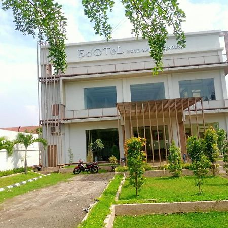 Oyo 90102 Edotel Hotel By Dbest Hospitality Бандунг Экстерьер фото