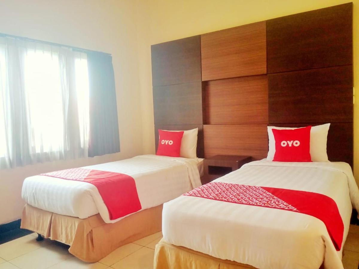 Oyo 90102 Edotel Hotel By Dbest Hospitality Бандунг Экстерьер фото